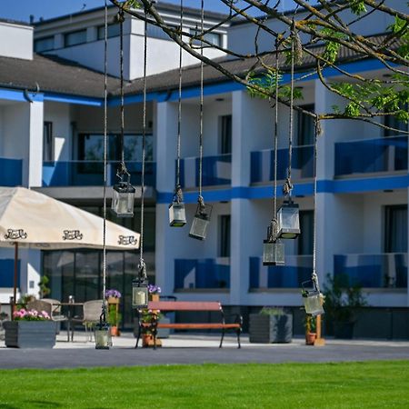Nn Boutique Hotel Tiszaujvaros Luaran gambar