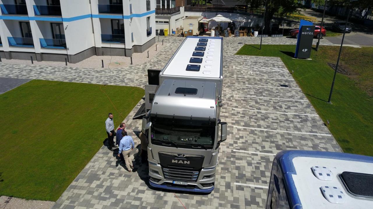 Nn Boutique Hotel Tiszaujvaros Luaran gambar