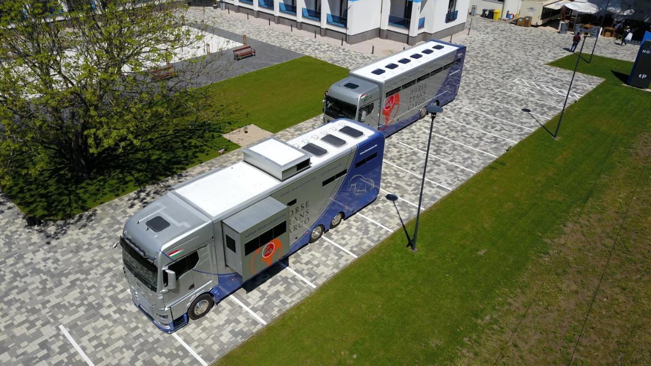 Nn Boutique Hotel Tiszaujvaros Luaran gambar