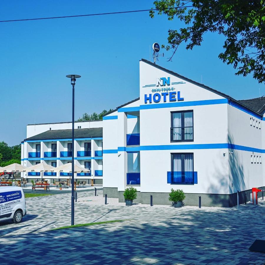 Nn Boutique Hotel Tiszaujvaros Luaran gambar