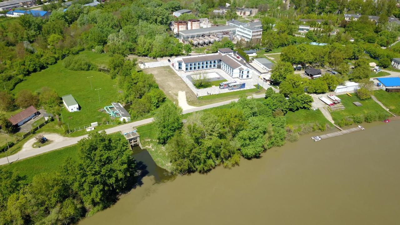 Nn Boutique Hotel Tiszaujvaros Luaran gambar