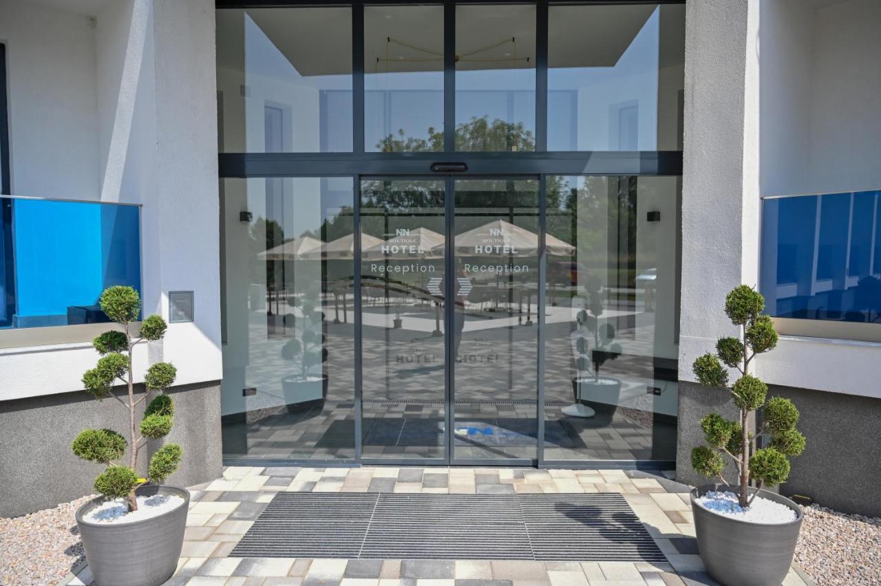 Nn Boutique Hotel Tiszaujvaros Luaran gambar