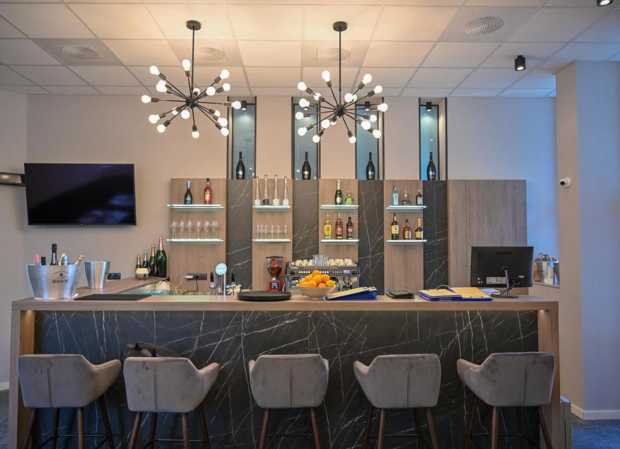 Nn Boutique Hotel Tiszaujvaros Luaran gambar