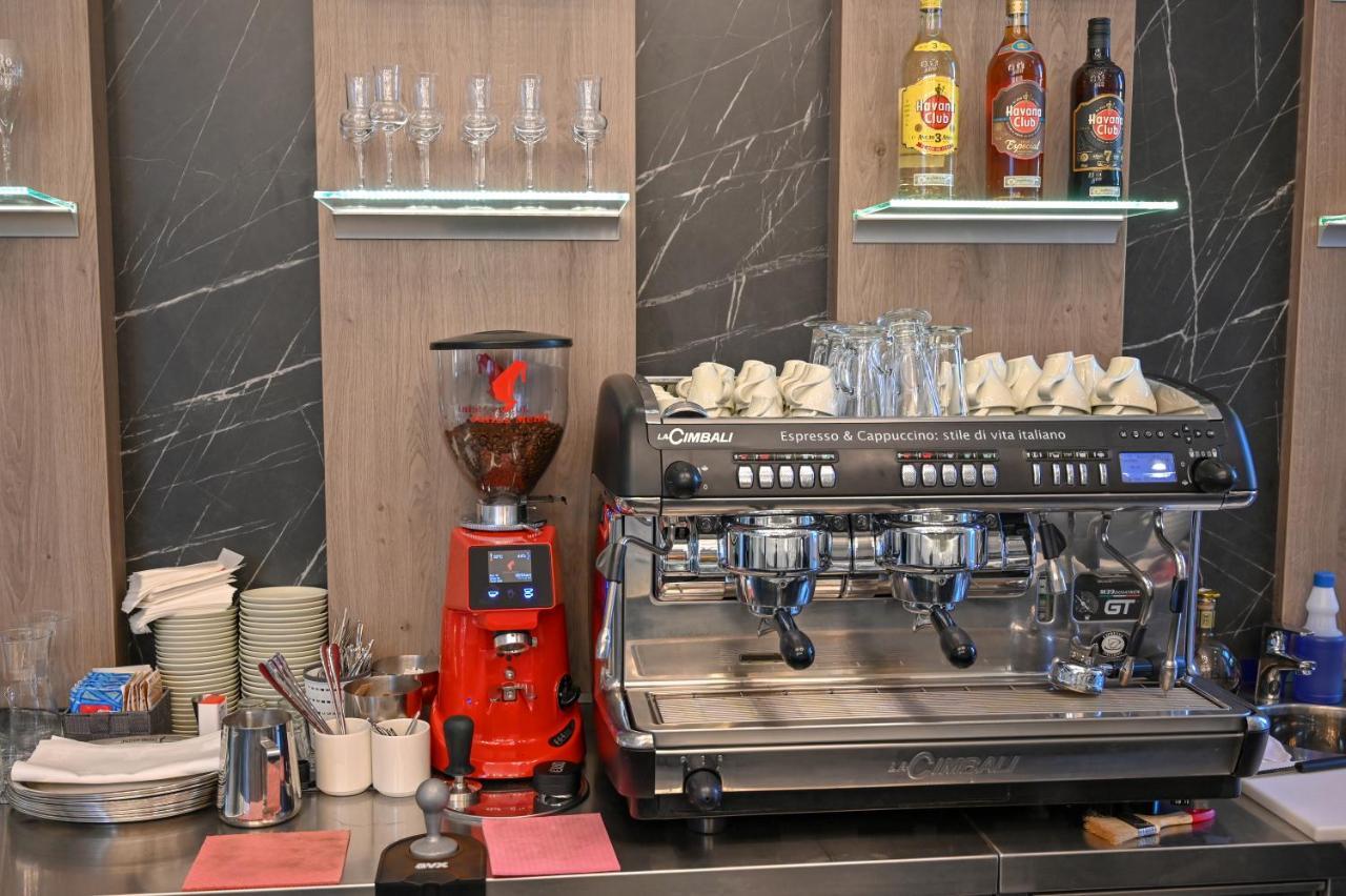 Nn Boutique Hotel Tiszaujvaros Luaran gambar