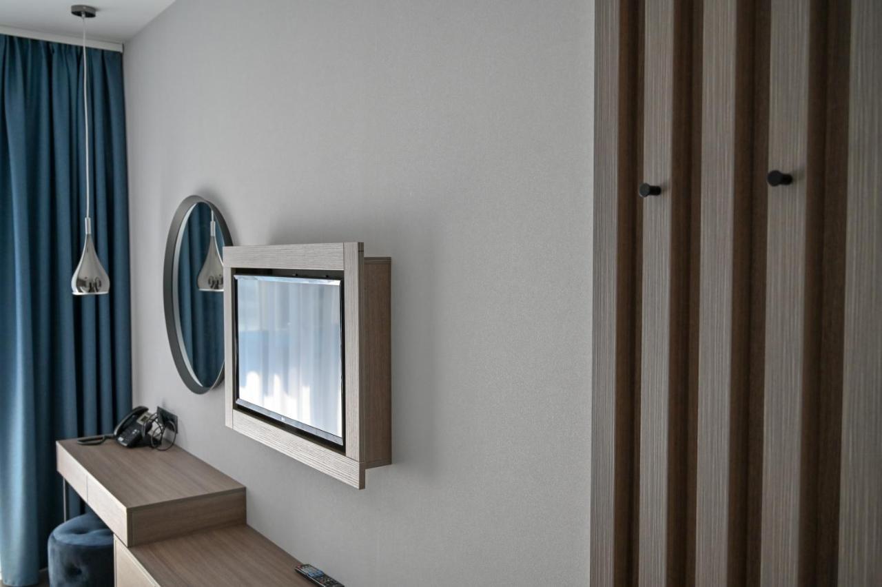 Nn Boutique Hotel Tiszaujvaros Luaran gambar