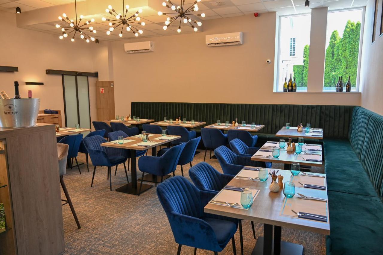Nn Boutique Hotel Tiszaujvaros Luaran gambar