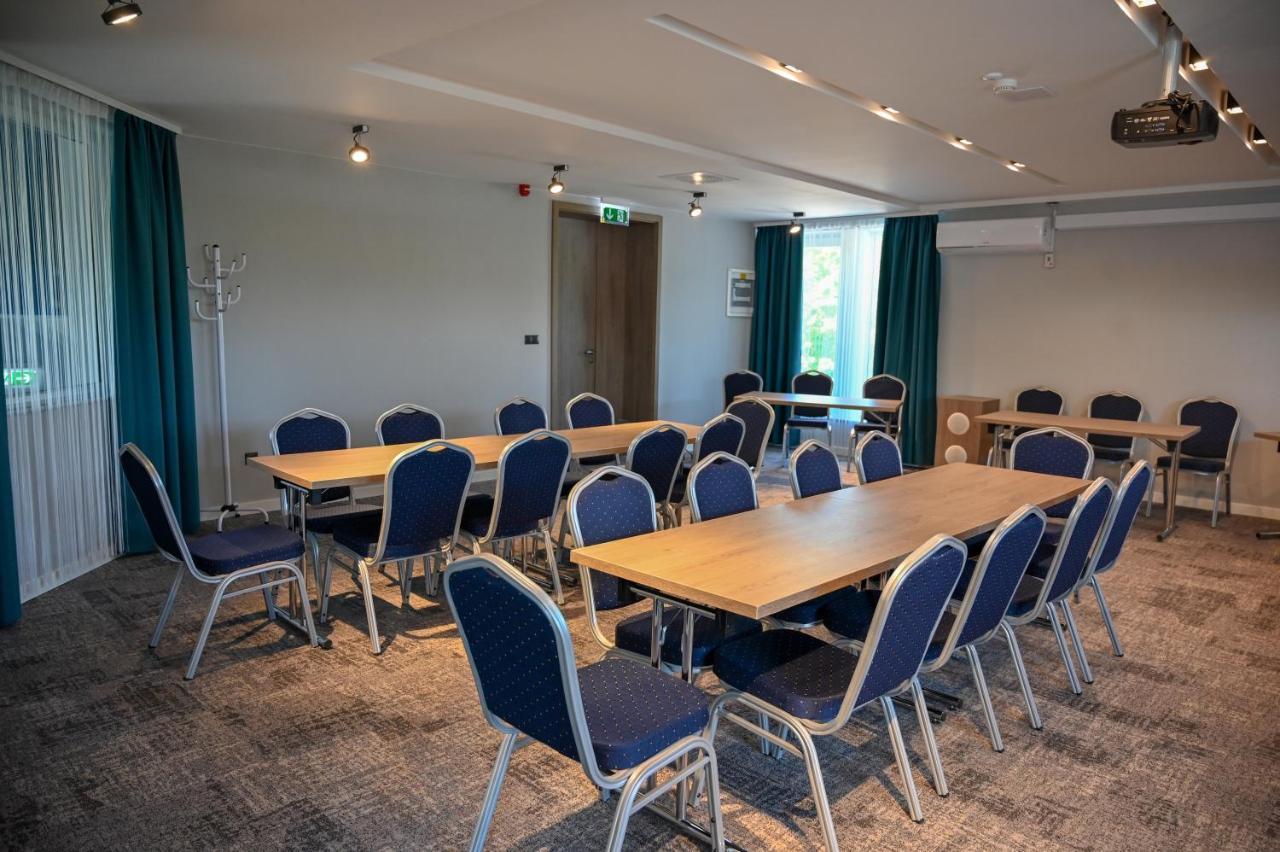 Nn Boutique Hotel Tiszaujvaros Luaran gambar