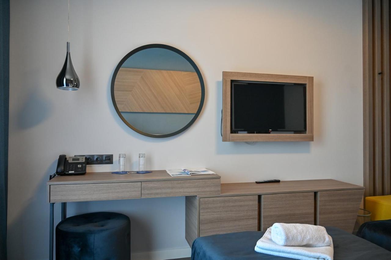 Nn Boutique Hotel Tiszaujvaros Luaran gambar