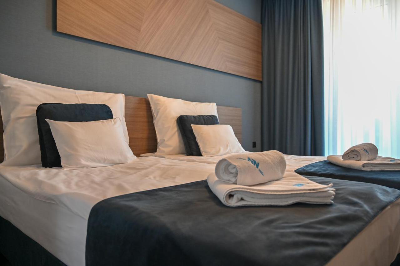 Nn Boutique Hotel Tiszaujvaros Luaran gambar