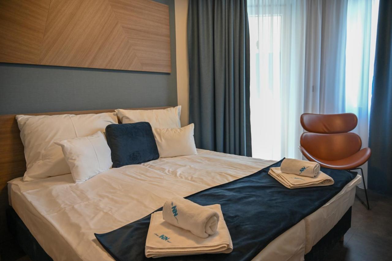 Nn Boutique Hotel Tiszaujvaros Luaran gambar