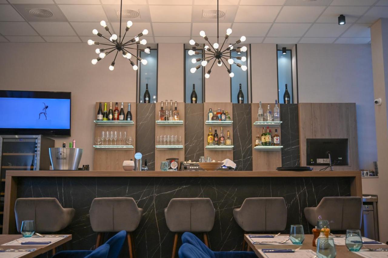 Nn Boutique Hotel Tiszaujvaros Luaran gambar