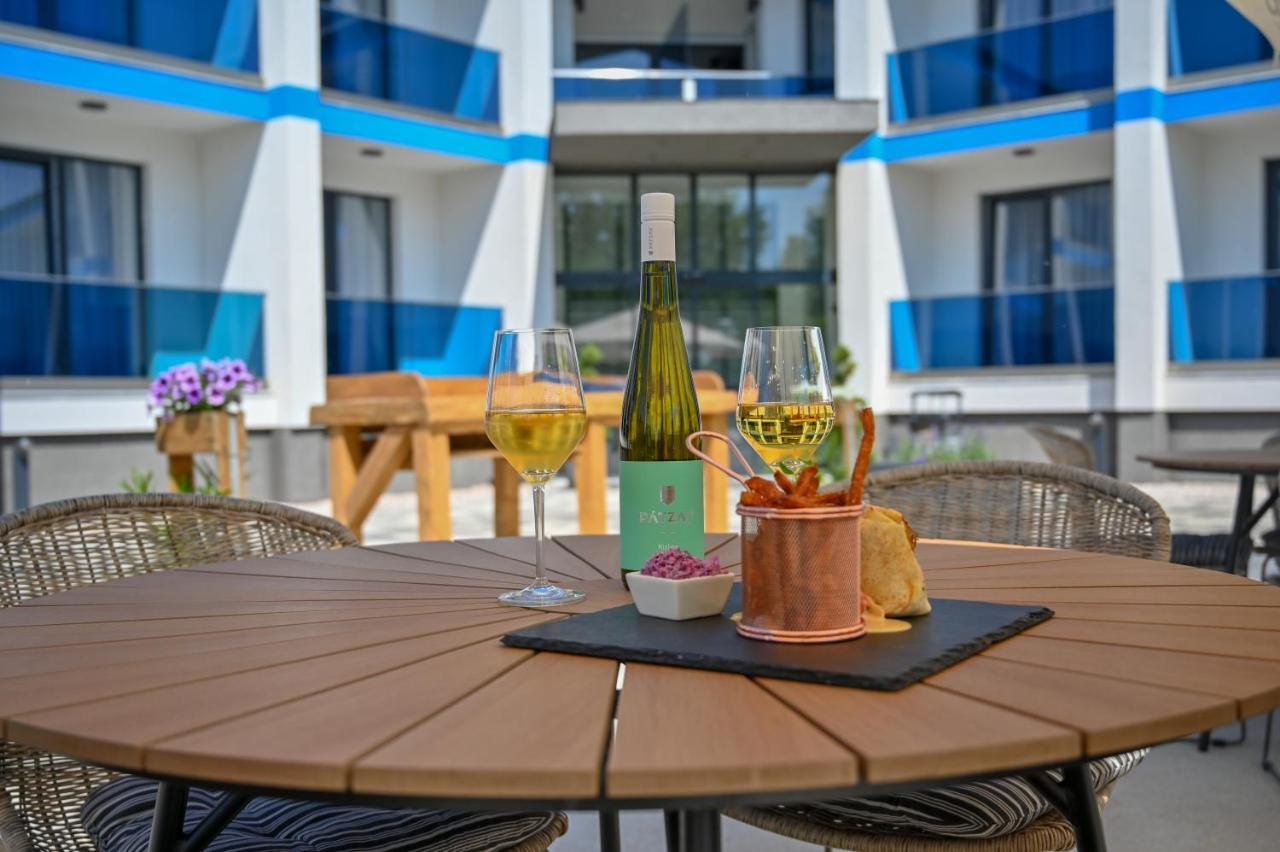 Nn Boutique Hotel Tiszaujvaros Luaran gambar
