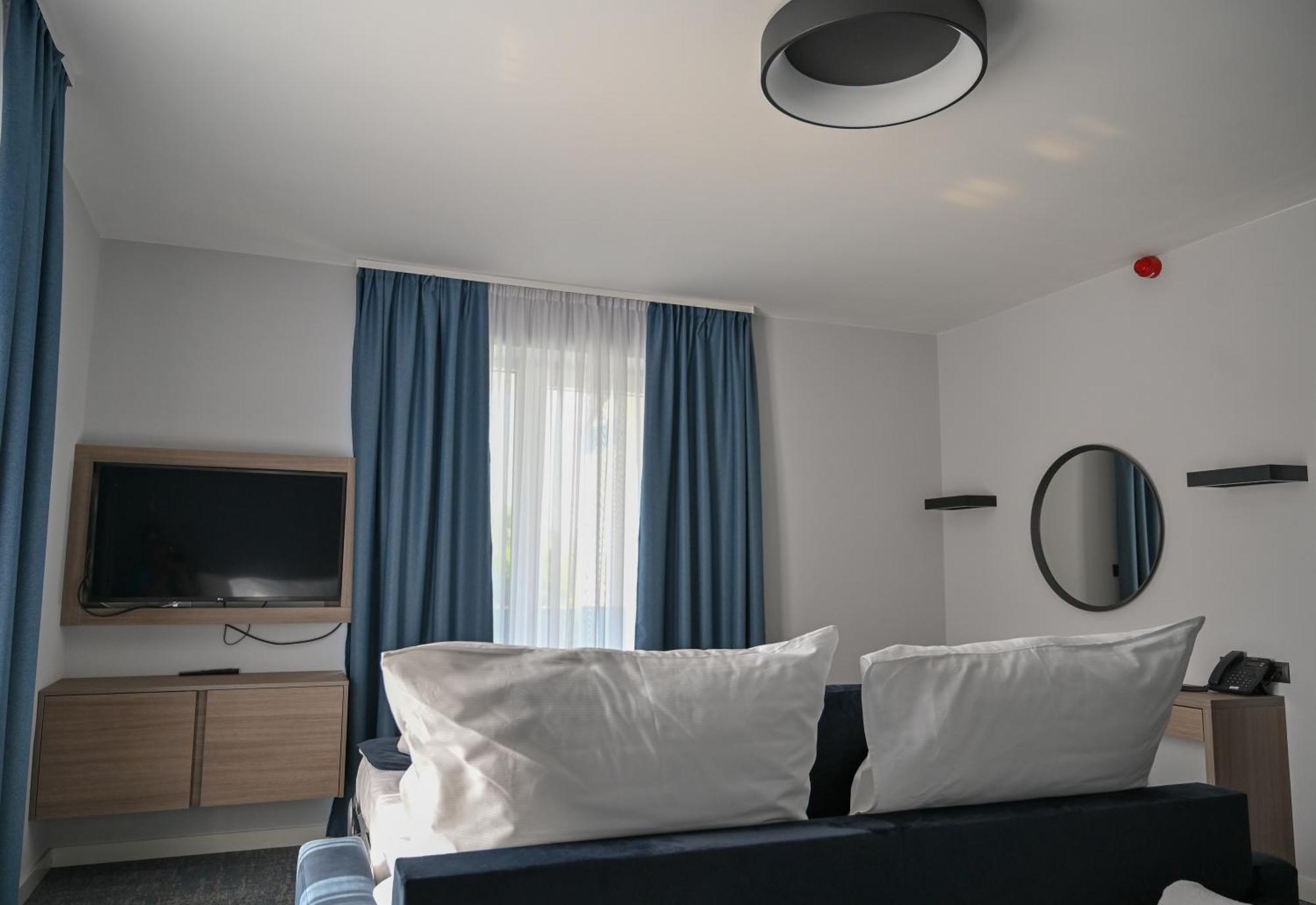 Nn Boutique Hotel Tiszaujvaros Luaran gambar