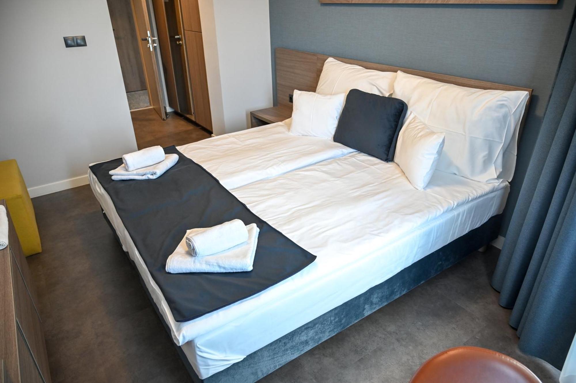 Nn Boutique Hotel Tiszaujvaros Luaran gambar