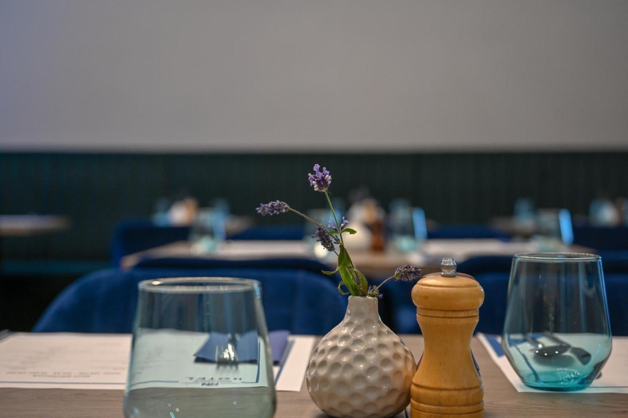 Nn Boutique Hotel Tiszaujvaros Luaran gambar