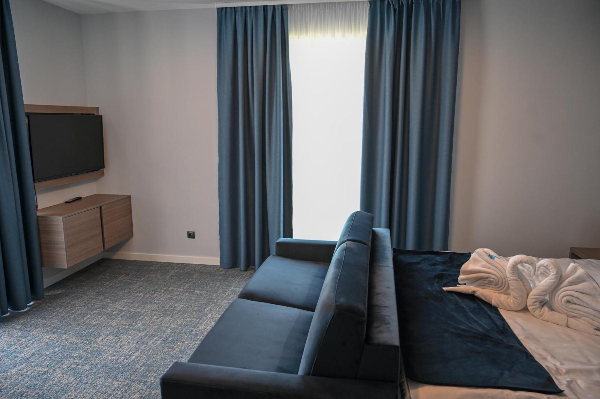 Nn Boutique Hotel Tiszaujvaros Luaran gambar
