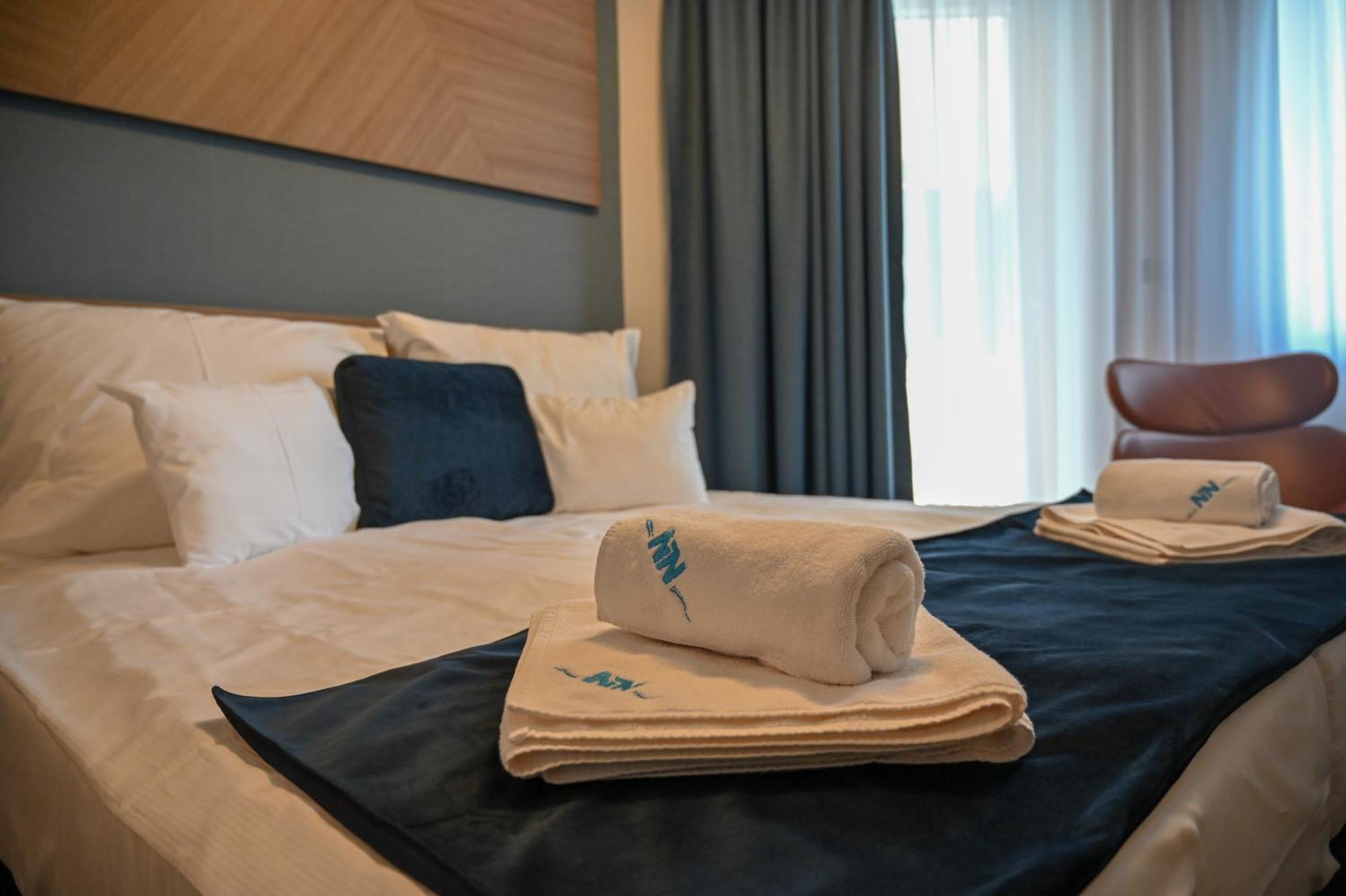 Nn Boutique Hotel Tiszaujvaros Luaran gambar