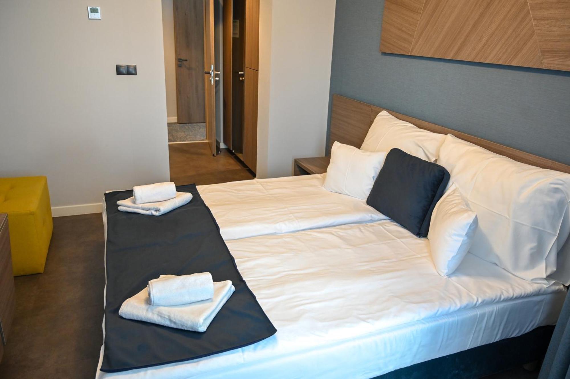 Nn Boutique Hotel Tiszaujvaros Luaran gambar