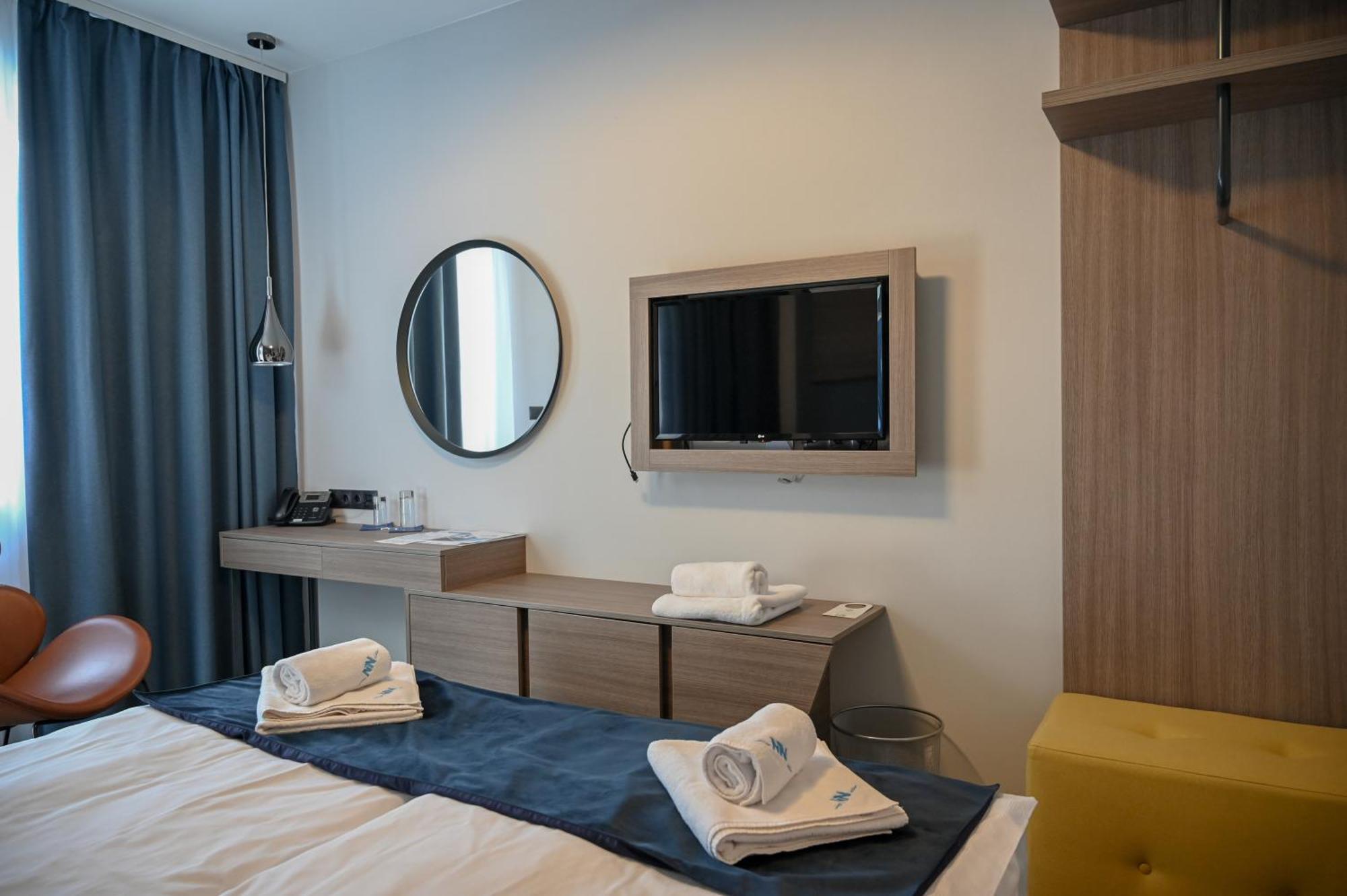 Nn Boutique Hotel Tiszaujvaros Luaran gambar