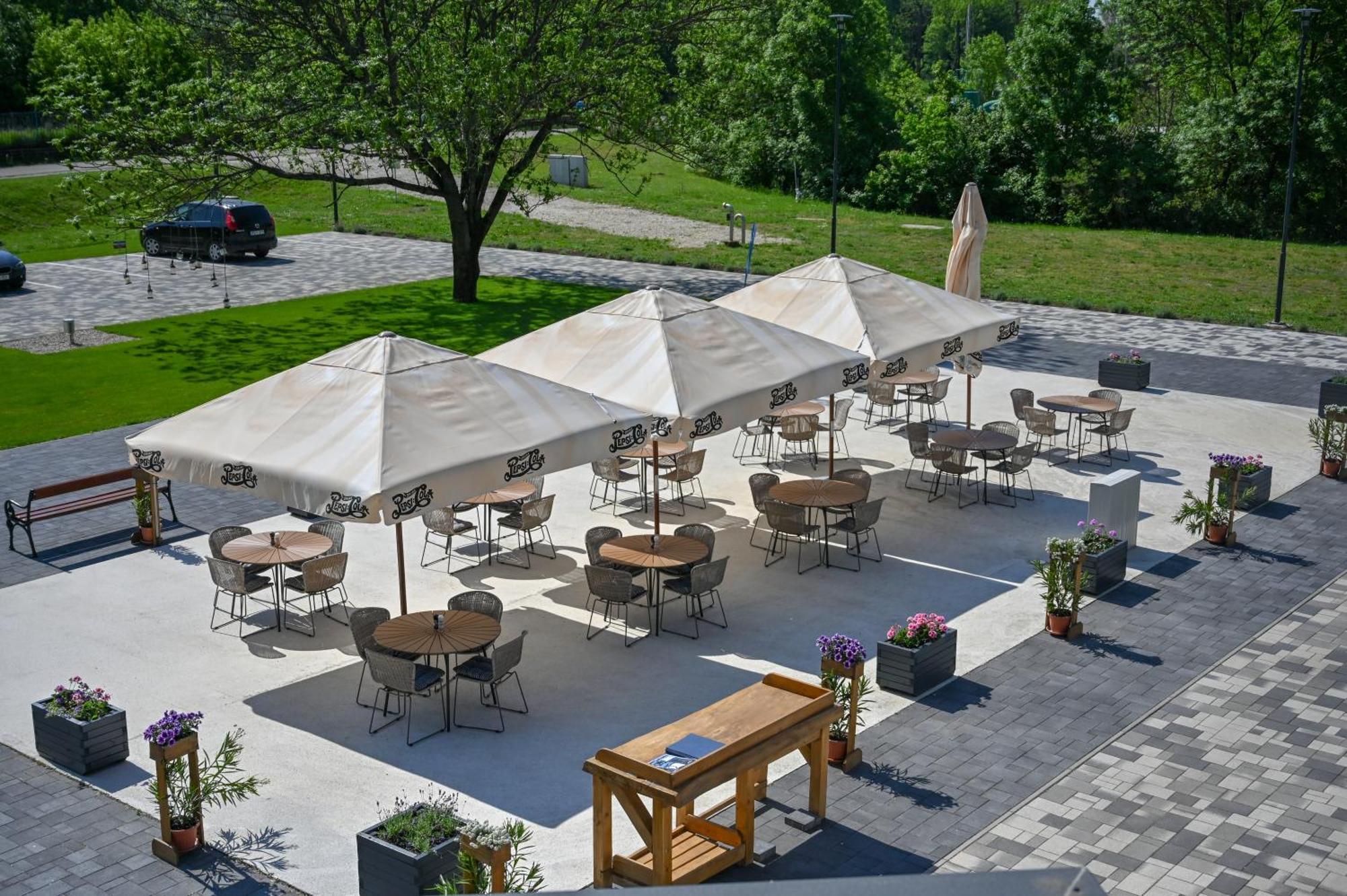 Nn Boutique Hotel Tiszaujvaros Luaran gambar
