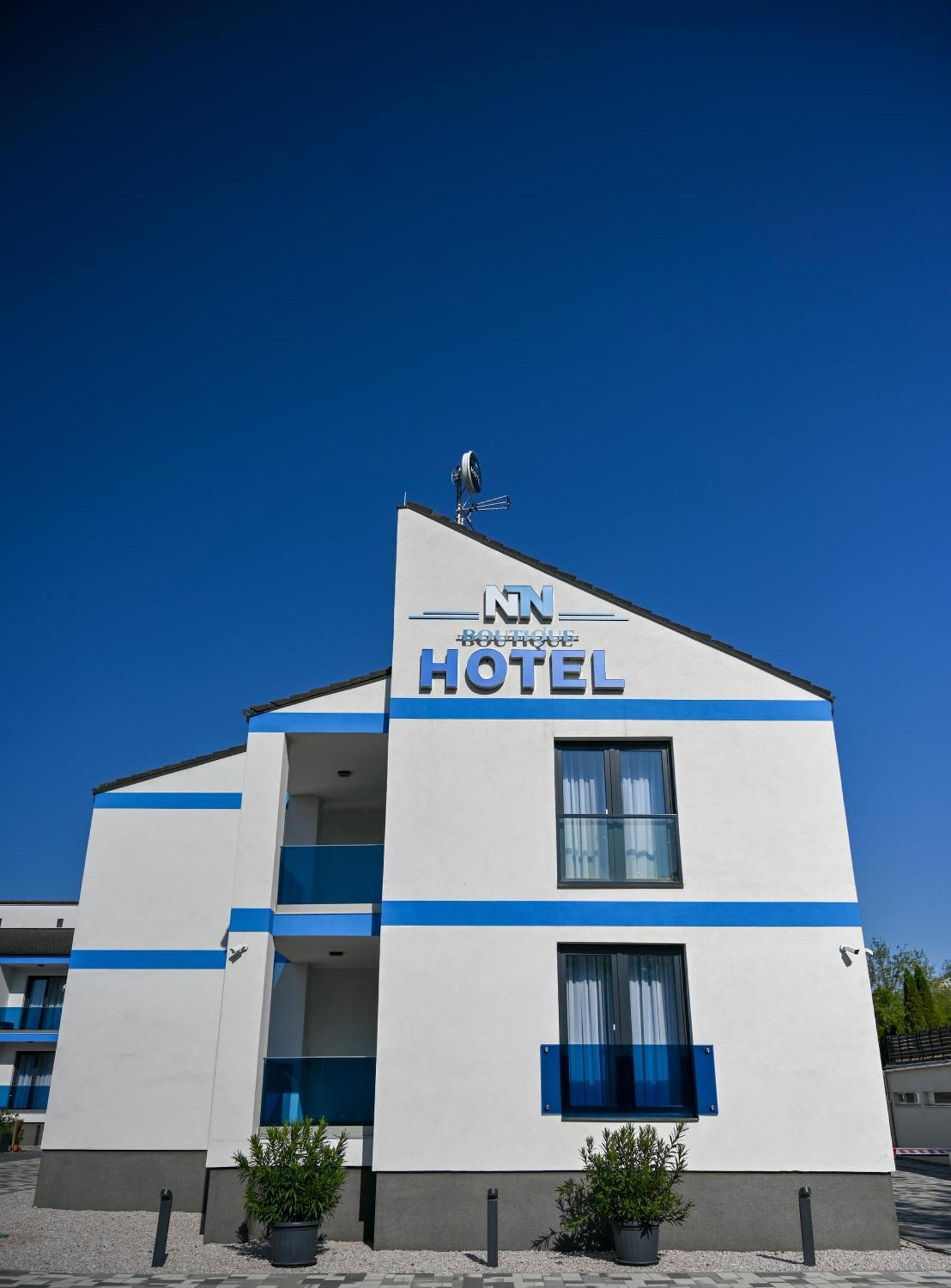 Nn Boutique Hotel Tiszaujvaros Luaran gambar