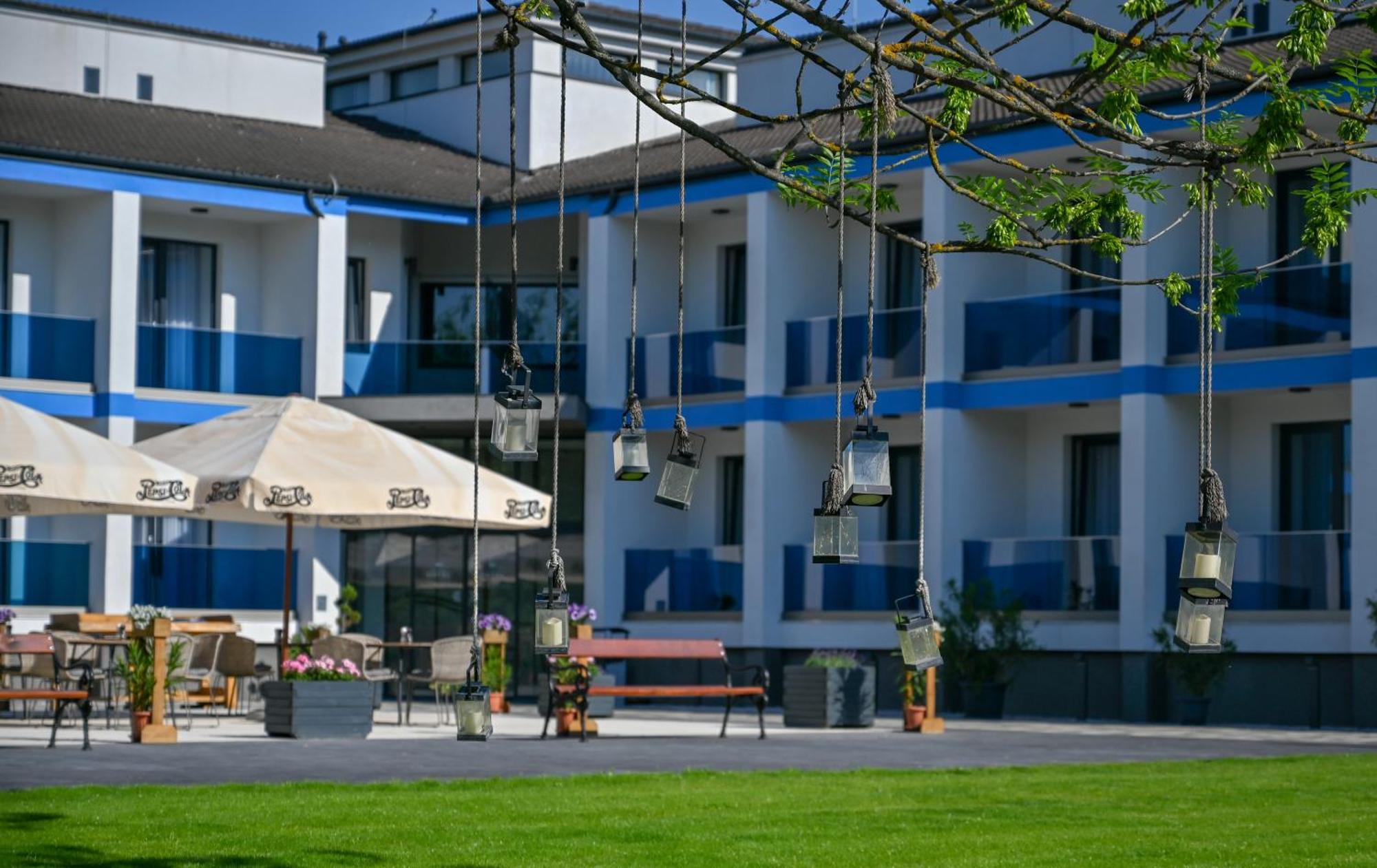 Nn Boutique Hotel Tiszaujvaros Luaran gambar